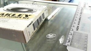 1 paio naselli di ricambio originali Oakley originali NUOVI - Foto 1 di 4