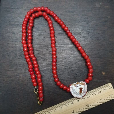 Amuleto de ágata pátina blanca con collar de cuentas de corazón blanco rojo veneciano de 8 mm Foto 1 de 4