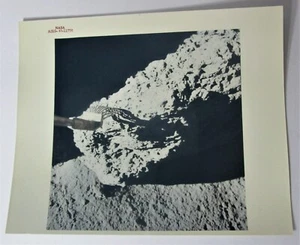 Original NASA APOLLO 15 Foto "Kodak Paper" Farbanalglyphe eines Felsbrockens - Bild 1 von 7