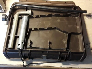 Maserati Biturbo Spyder / Coupe 2.8 petrol tool kit holder lid - Picture 1 of 6