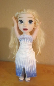 Disney Frozen II Elsa 14" The Snow Queen Doll with Shoes SINGS Long Hair - Foto 1 di 10