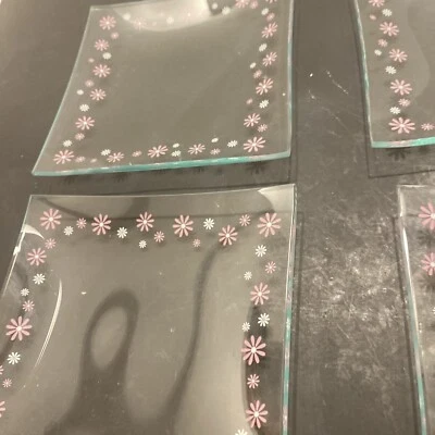 Pampered Chef Daisy Dessert Plates Set of 4 Glass 2818 Pink White Retired LC - Image 1 of 4