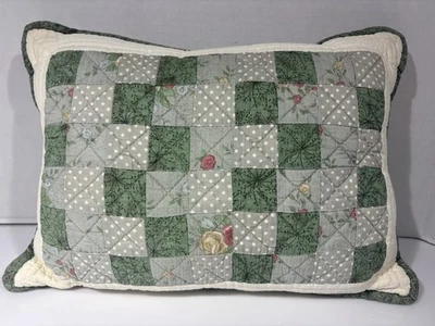 Almohada acolchada de retazos flor/polkadots Foto 1 de 4