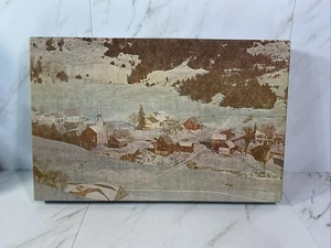 Vintage Urlaub Weihnachten LEERE Geschenkbox ~ Winter Berg Dorf Szene ~ 14 x 9 x2 - Bild 1 von 16