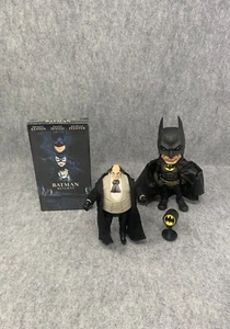 VHS Batman Returns Original Sealed Watermark Grade BATMAN AND PENGUIN FIGURES - Picture 1 of 2