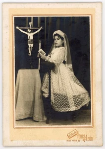 GIRL CONFIRMATION DRESS CANDLE CRUCIFIX  JESUS MARIA ANTIQUE PHOTO FOR UNCLE - Picture 1 of 2