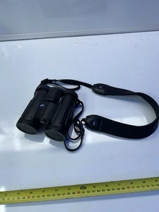 Carl Zeiss Victory 8x32 T* FL Binoculars–High Performance Optics w/ Strap &Caps - Picture 1 of 9