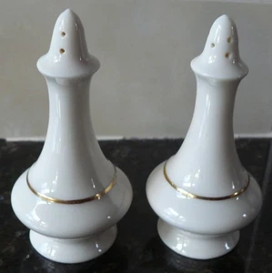LENOX Gold Trim Salt & Pepper Shaker Set 4" - Picture 1 of 1