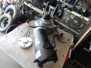 Permobil M300 HD Elektrorollstuhl links Motoren 1826805 mit Nabe - Bild 1 von 4