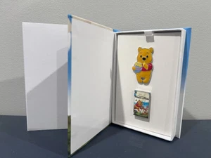 The Disney Store Parks Winnie The Pooh VHS Pin Set 2 Edición Limitada NUEVO - Imagen 1 de 5
