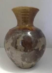 Jarrón de cerámica vintage Studio Art 1982 firmado marrón iridiscente y caramelo 6" - Imagen 1 de 7