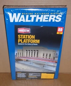 : Walthers Cornerstone HO Zuggebäude _ beleuchtet "Bahnhof Bahnsteig #933-3391" - Bild 1 von 6