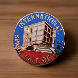 INTERNATIONAL SPACE HALL OF FAME ALAMOGORDO NM ENAMEL PIN LAPEL HAT PINBACK - Picture 1 of 5