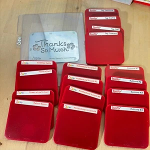 Konvolut 17 Sizzix Fliesen - Knöpfe, Etiketten, architektonische Akzente und andere - Bild 1 von 8