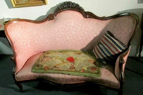 JOHN HENRY BELTER ANTIQUE ROCOCO VICTORIAN LAMINATED ROSEWOOD SETTEE_1860's Cover