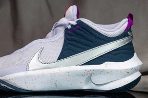 NIKE TEAM HUSTLE D 10 SE shoes for girls , NEW & AUTHENTIC, US size (Youth) 5 - Picture 1 of 7