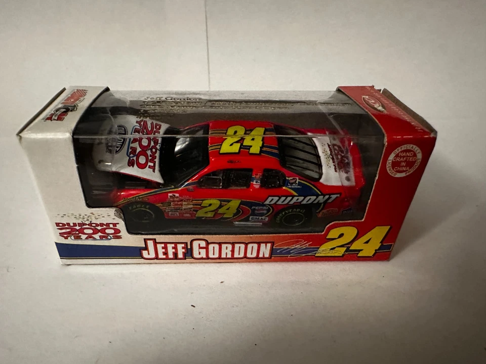 Jeff Gordon Dupont 2002 200 aniversario NASCAR 1:64 diecast Foto 1 de 1