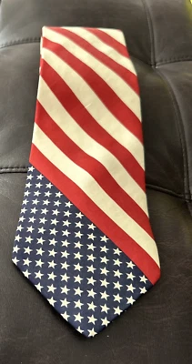 Tommy Hilfiger Hombres Bandera Americana Estrellas Rayas Seda Italiana Corbata Hecha en EE. UU. 57" Foto 1 de 4