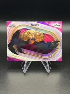2025 Topps Chrome Disney #18 Tamatoa Moana Pink /250 - Bild 1 von 2