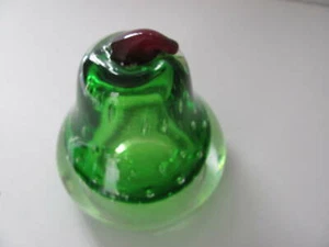 PERA IN VETRO VERDE CON BOLLE CONTROLLATE fermacarte - Foto 1 di 5