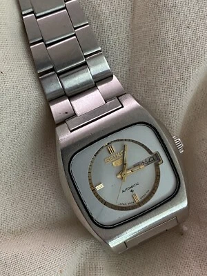 RARO RELOJ PULSERA AUTOMÁTICO SEIKO CUADRADO ESFERA PLATEADA SS de colección para hombres funcionando Sunburst Foto 1 de 2