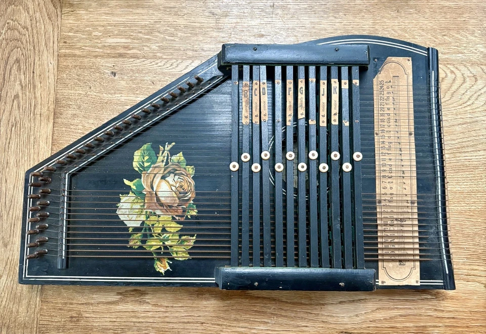 Vintage German Autoharp Rossetti - 32 stringed instrument  12 chord bars - Image 1 of 4