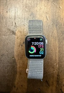 Apple Watch Silver 40mm (2024) - Photo 1 sur 4