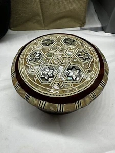 Vintage Round Inlaid Mother of Pearl Wooden Leather Lined IntricateTrinket Box - Picture 1 of 9