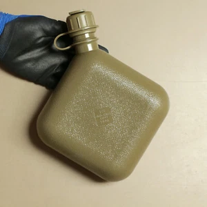 Tapa conector M1 para vejiga plegable de dos cuartos de galón oliva US GI - Imagen 1 de 3