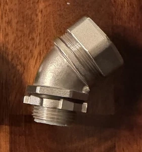 Conector de montaje de conducto hermético líquido Calbrite 3/4" 316 inoxidable 45’ UL - Imagen 1 de 2