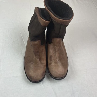 Men’s/boys Beacon Leather Uggs Brown Size 5  - Image 1 of 4