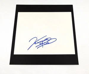 Papelera de cartulina firmada por Vince Gill 8,5 x 11 músico automático DA046830 - Imagen 1 de 1