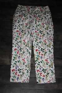 Hose für Damen in Gr. M mit Blumenmuster, 3/4-Länge - Bild 1 von 3