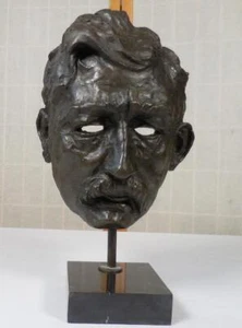 Testa maschera viso vecchio in bronzo con baffi su base in marmo, alta 16,5" - Foto 1 di 10