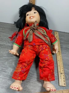 Muñeca mamá asiática hecha por abuela con hija en la espalda - 14 pulgadas - muñeca hecha en casa 1996C - Imagen 1 de 12