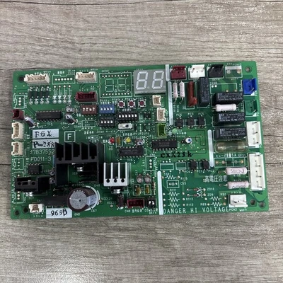 Hitachi Climatizzatore - Scheda di Controllo PCB 17B37552A P-2883 / PO011-3 Vrf - Immagine 1 di 4