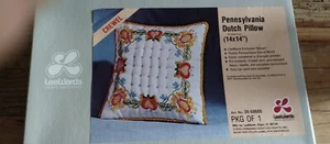 Vintage LeeWards Pennsylvania Dutch Pillow Crewel Stitchery Kit Pillow 1975 New - Picture 1 of 4
