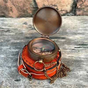 Bussola poesia ottone vintage incisa regalo antica bussola con custodia in pelle - Foto 1 di 9