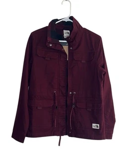 Neu mit Etikett The North Face Urban Utility Damenjacke tiefes Granatrot S UVP 140,00 $ - Bild 1 von 11