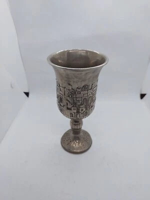 Taza grabada ciudad decoración antigua antigua de zinc Foto 1 de 3