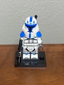 LEGO Star Wars Custom Captain Rex Snow Trooper Minifigure w/Blaster And Stand - Picture 1 of 8