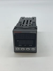 Honeywell UDC1200 Micro-pro DC120270001000 Zeitschaltuhr (EB-2061) - Bild 1 von 4