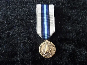 (A20-150) NUEVO Original US Orden Good Conduct Space Force Medal Miniatura - Imagen 1 de 5