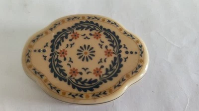 VINTAGE TRINKET/PILL BOX - DEL PRADO e.p.57 - HAND PAINTED PORCELAIN - WITH LID - Image 1 of 4