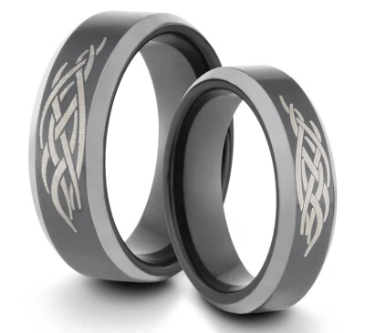 CONJUNTO DE DOS ANILLOS SUYA Y SUYA 8MM/6MM Tungsteno Negro Tribal Ajuste Cómodo Alianza de Boda Foto 1 de 3
