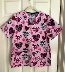 TAFFORD Scrub Top Womens Valentine Hearts Animal Print Hearts Pink Black XS-SM - Picture 1 of 7