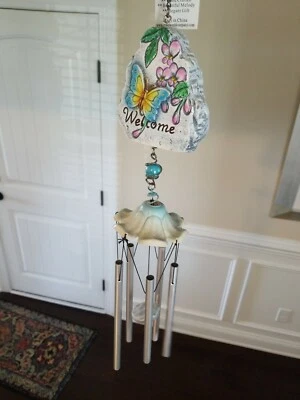 Carillón de viento de bienvenida Butterfly. Piedra artificial y metal Foto 1 de 4