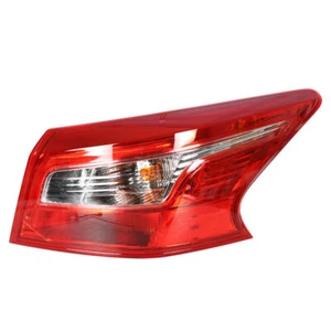 Lámpara de luz trasera exterior lateral derecha Labwork para montaje Nissan Sentra 2016-2018 - Imagen 1 de 14