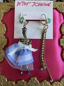 Betsey Johnson Totenköpfe und Rosen blaue Rose Matrose Skelett Mismatch AB Ohrringe - Bild 1 von 3