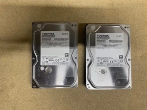 2x Toshiba tirato 1 TB 32 MB CACHE 7200 RPM DT01ACA100 7200 RPM SATA 3,5" HDD HD - Foto 1 di 1